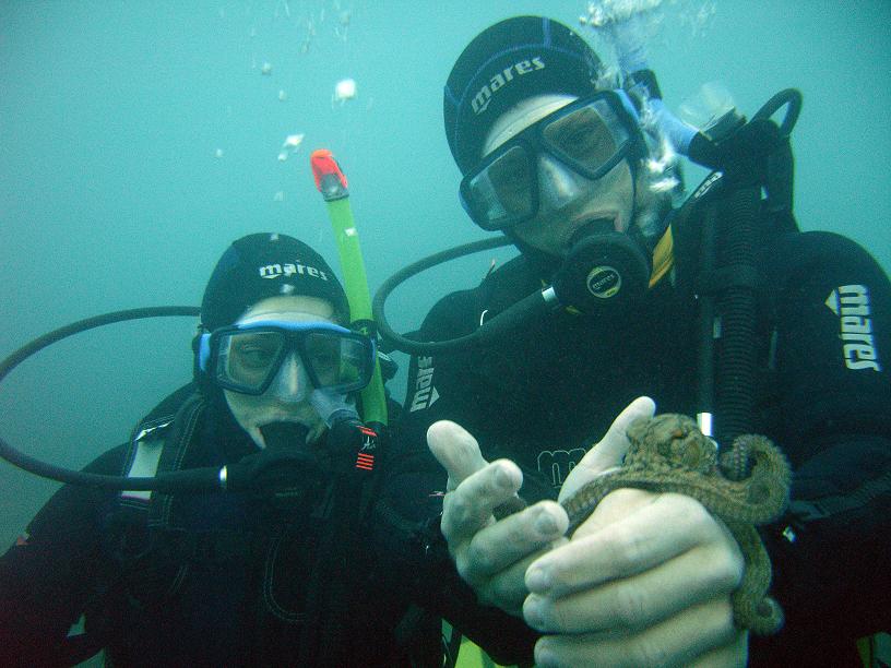 Diving in Greece. Aprovechamos para practicar otras aficiones