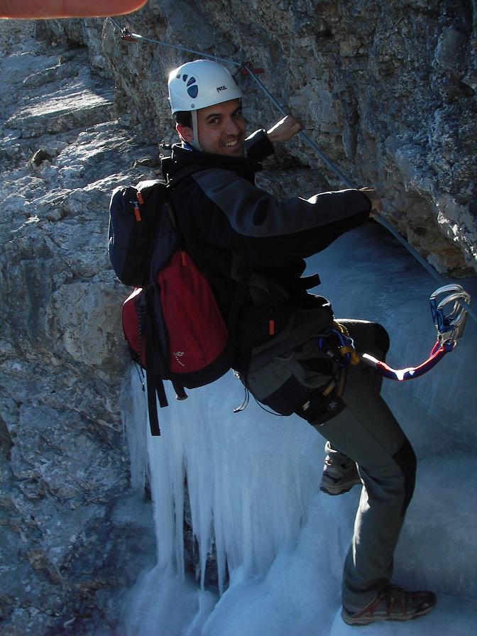 Vía Ferrata en Dolomitas (Italia). Sorpresa en el descenso, sorteando una pequeña lengua de hielo