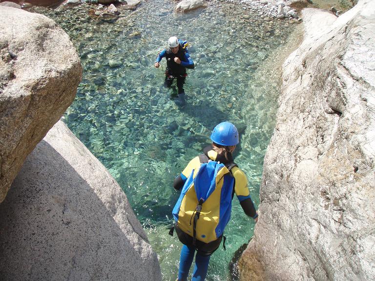 Barranquismo en Córcega. Agua Cristalina en el Richiusa