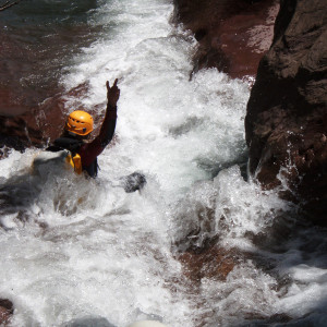 Descenso de barrancos en los Pirineos